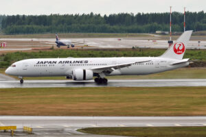 Japan_Airlines_JA871J_Boeing_787-9_Dreamliner_42249496485-1024x683