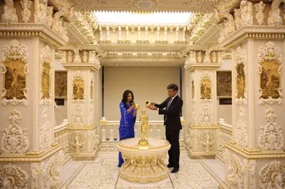 ब्रिटेन के प्रधानमंत्री सुनक ने चुनाव प्रचार के दौरान स्वामीनारायण मंदिर में दर्शन किए