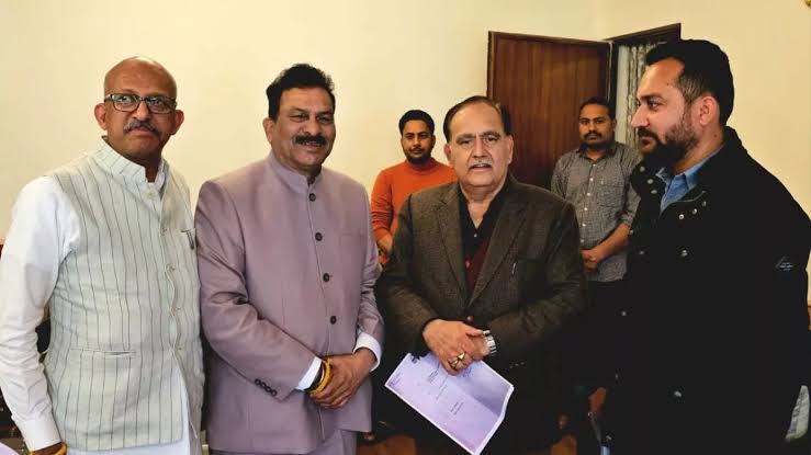 हिमाचल प्रदेश विधानसभा अध्यक्ष ने तीन निर्दलीय विधायकों के इस्तीफे स्वीकार किए