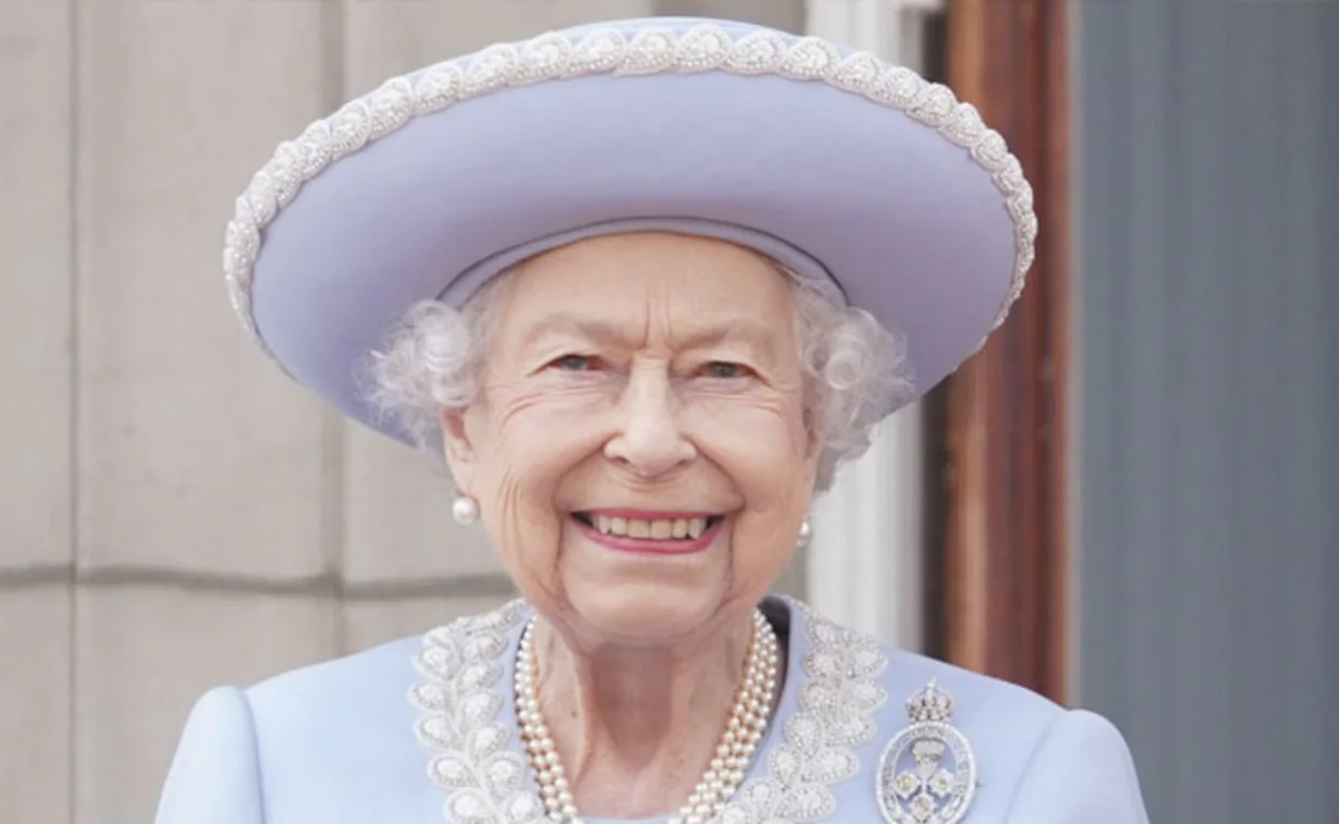 दो जून : ब्रिटेन की महारानी एलिजाबेथ द्वितीय की ताजपोशी