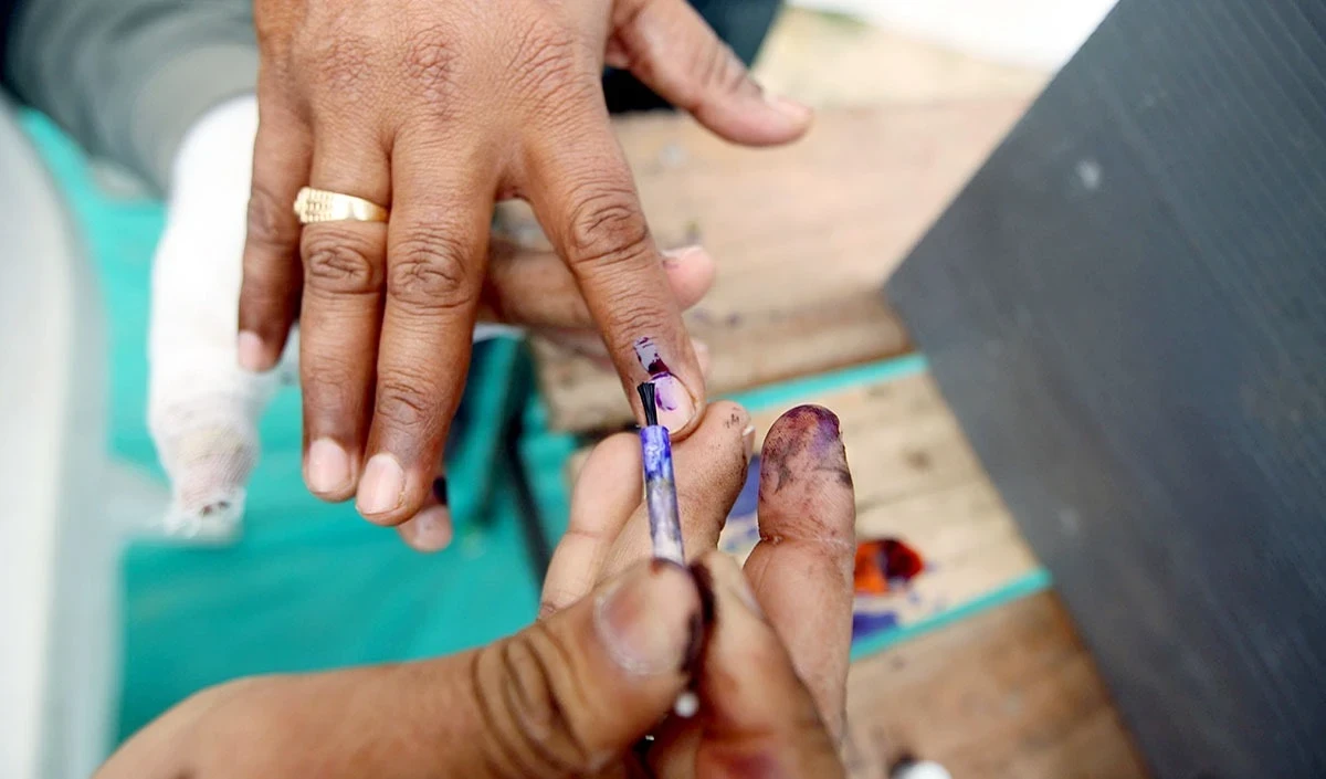 झारखंड के साहिबगंज में 92 वर्षीय दृष्टिबाधित मतदाता ने पहली बार वोट डाला