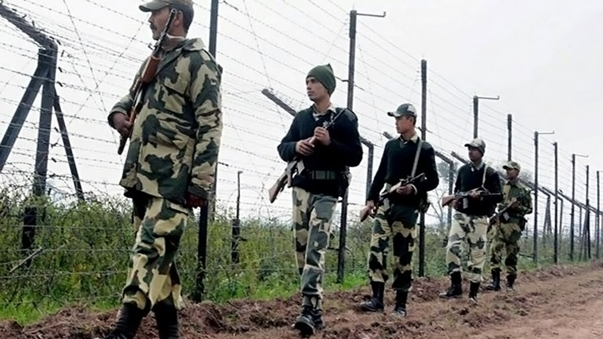 भारत-बांग्लादेश सीमा पर बीएसएफ ने बढ़ाई सुरक्षा व्यवस्था, तस्करों के खिलाफ कार्रवाई शुरू