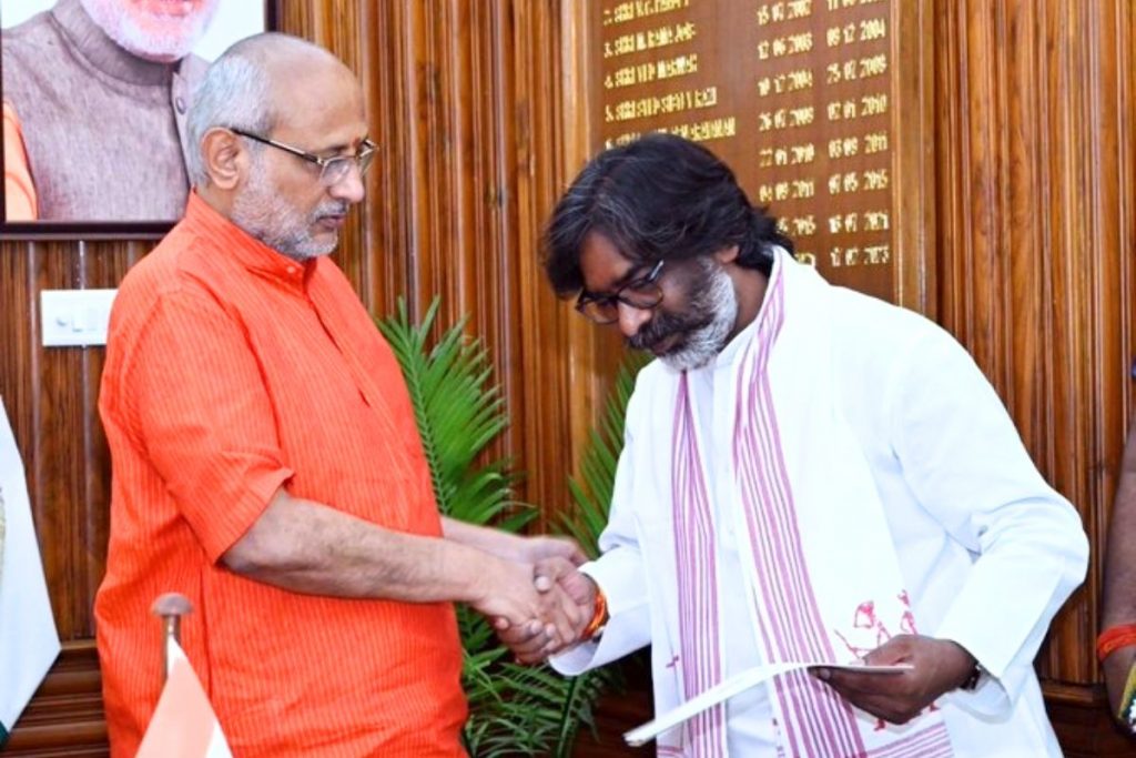 झारखंड के राज्यपाल ने हेमंत सोरेन को सरकार बनाने के लिए आमंत्रित किया