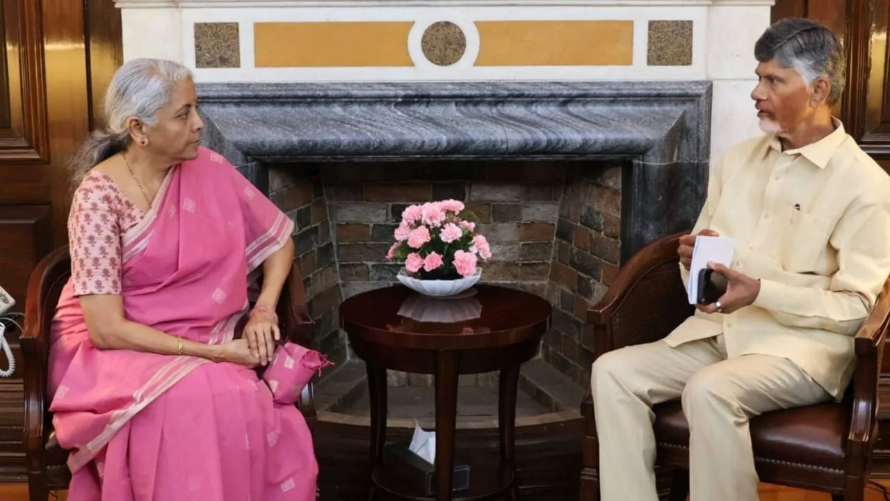 नायडू ने वित्त मंत्री सीतारमण से की मुलाकात, कर्ज में डूबे आंध्र प्रदेश के लिए वित्तीय सहायता मांगी