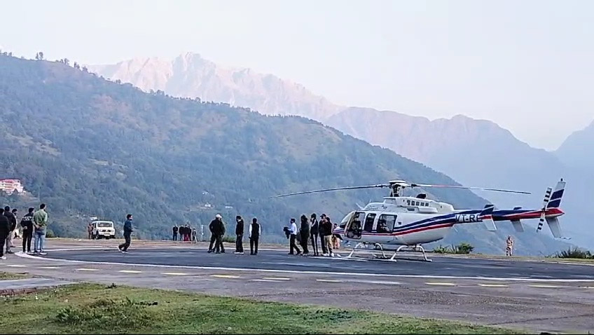 मुख्य निर्वाचन आयुक्त को लेकर उत्तराखंड के सुदूरवर्ती गांव जा रहा हेलीकॉप्टर आपात स्थिति में उतरा