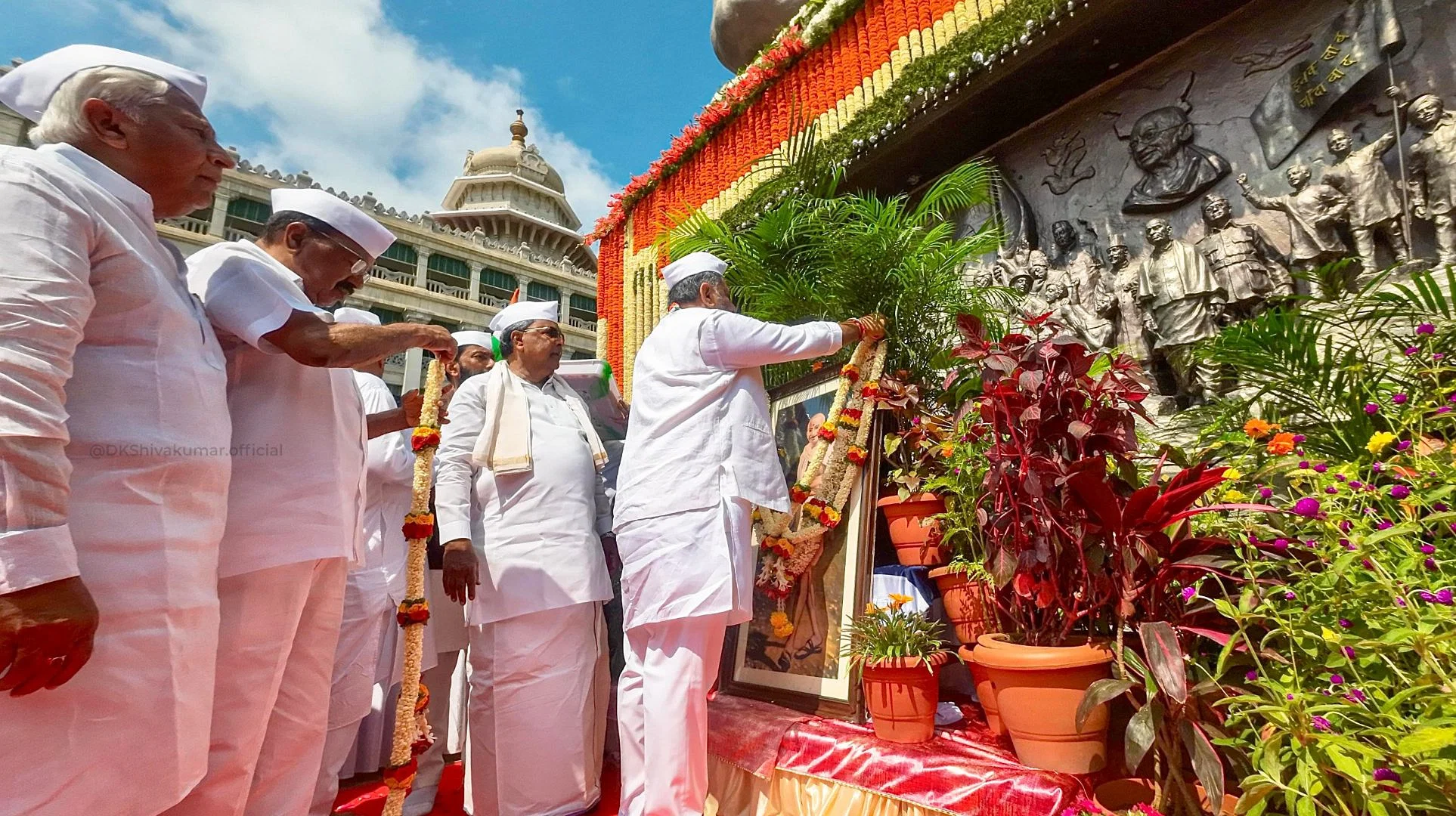 महात्मा गांधी का जीवन मुझे साहस और उम्मीद देता है: सिद्धरमैया