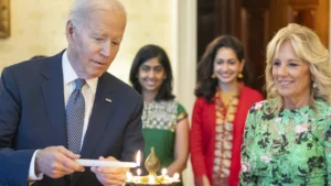 BIDEN-दिवाली-मनाते-हुए