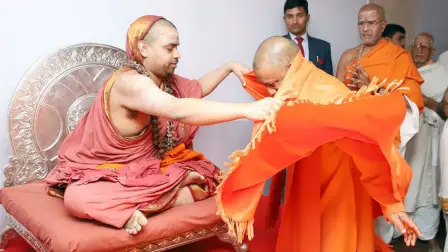 cm-yogi-adityanath-met-shankaracharya-sringeri-peeth--1914925301