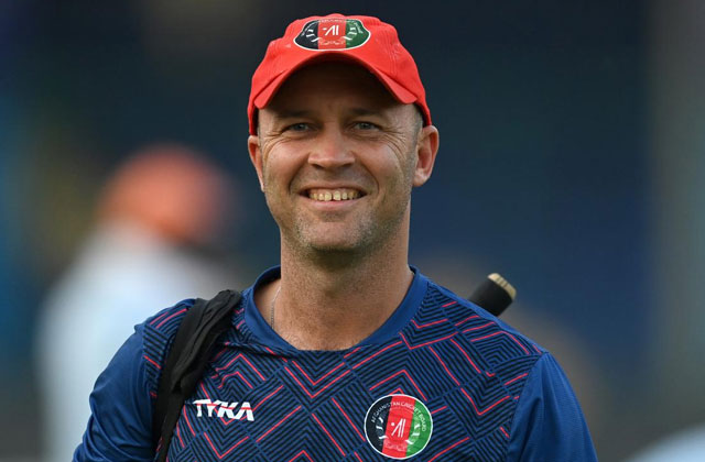 2024_1image_13_08_002197189jonathan-trott-contract (1)