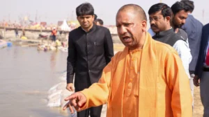 679e616fc3fd2-prayagraj-uttar-pradesh-chief-minister-yogi-adityanath-inspects-preparations-at-the-aravat-ghat-dur-010113862-16x9