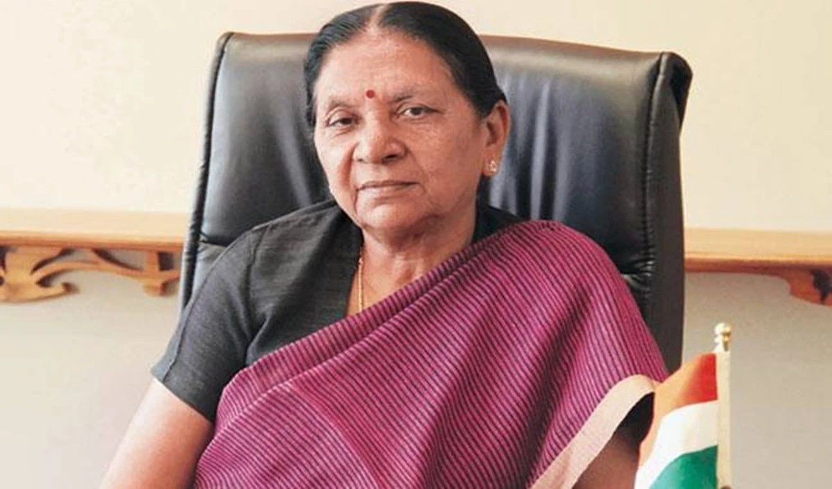 governor-anandiben_large_1717_153