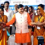 women-tie-rakhi-to-madhya-pradesh-chief-minister-1763888