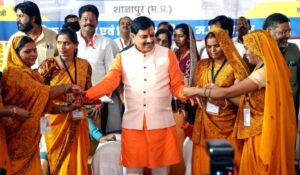 women-tie-rakhi-to-madhya-pradesh-chief-minister-1763888