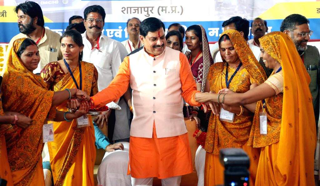 women-tie-rakhi-to-madhya-pradesh-chief-minister-1763888