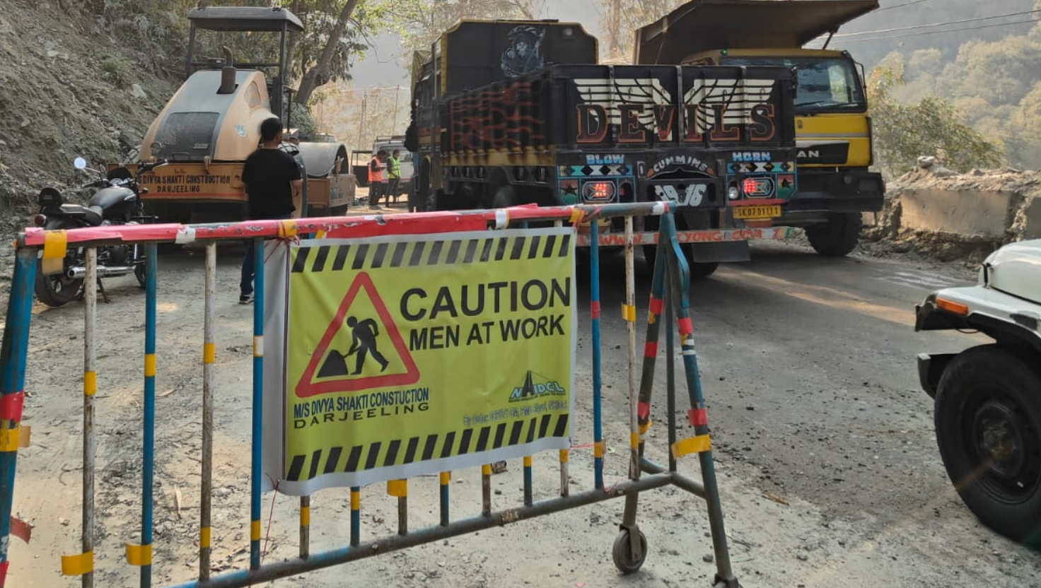 Building-In-Sisha-Golai-Gangtok-Goes-Up-In-Flames-91