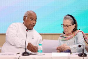 mallikarjun-kharge-with-sonia-gandhi