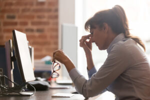 2022_11image_18_11_087843478stressed-overworked-mi