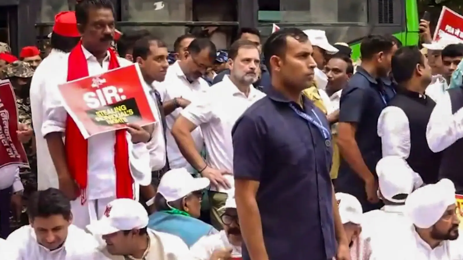 rahul_gandhi_1754896103509_1754896103838