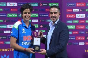 1764925779Shafali-Verma-Receiving-Player-of-the-Match-Award