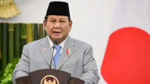 Indonesia-s-President-Prabowo-Subianto-and-Japan-s_1737022555368_1737022591910