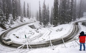 h9om79bg_kashmir-gulmarg-snow-pti_625x300_07_November_19