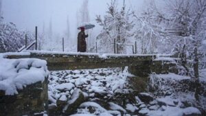 67d55d878e5d6-kashmir-snowfall-280820214-16x9