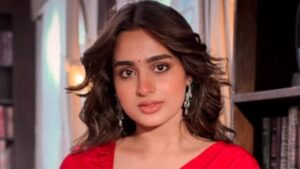 ayesha-khan_600_insta